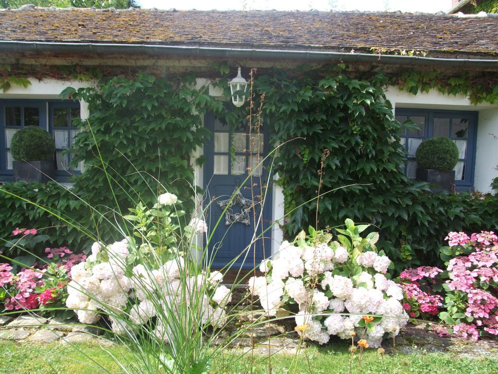 Bed and Breakfast Les Glycines Ury Zewnętrze zdjęcie