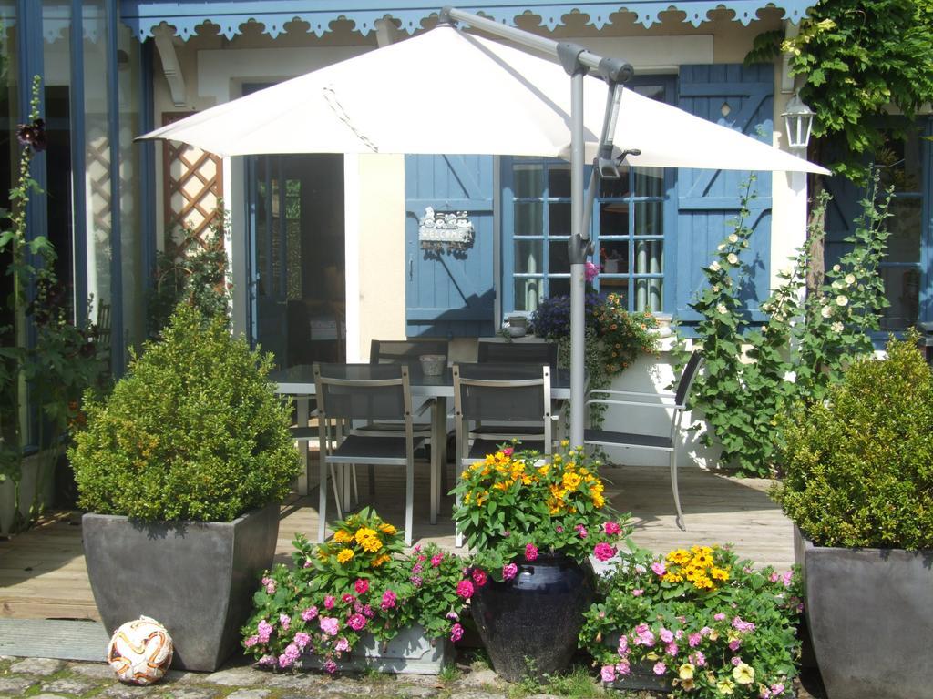 Bed and Breakfast Les Glycines Ury Zewnętrze zdjęcie