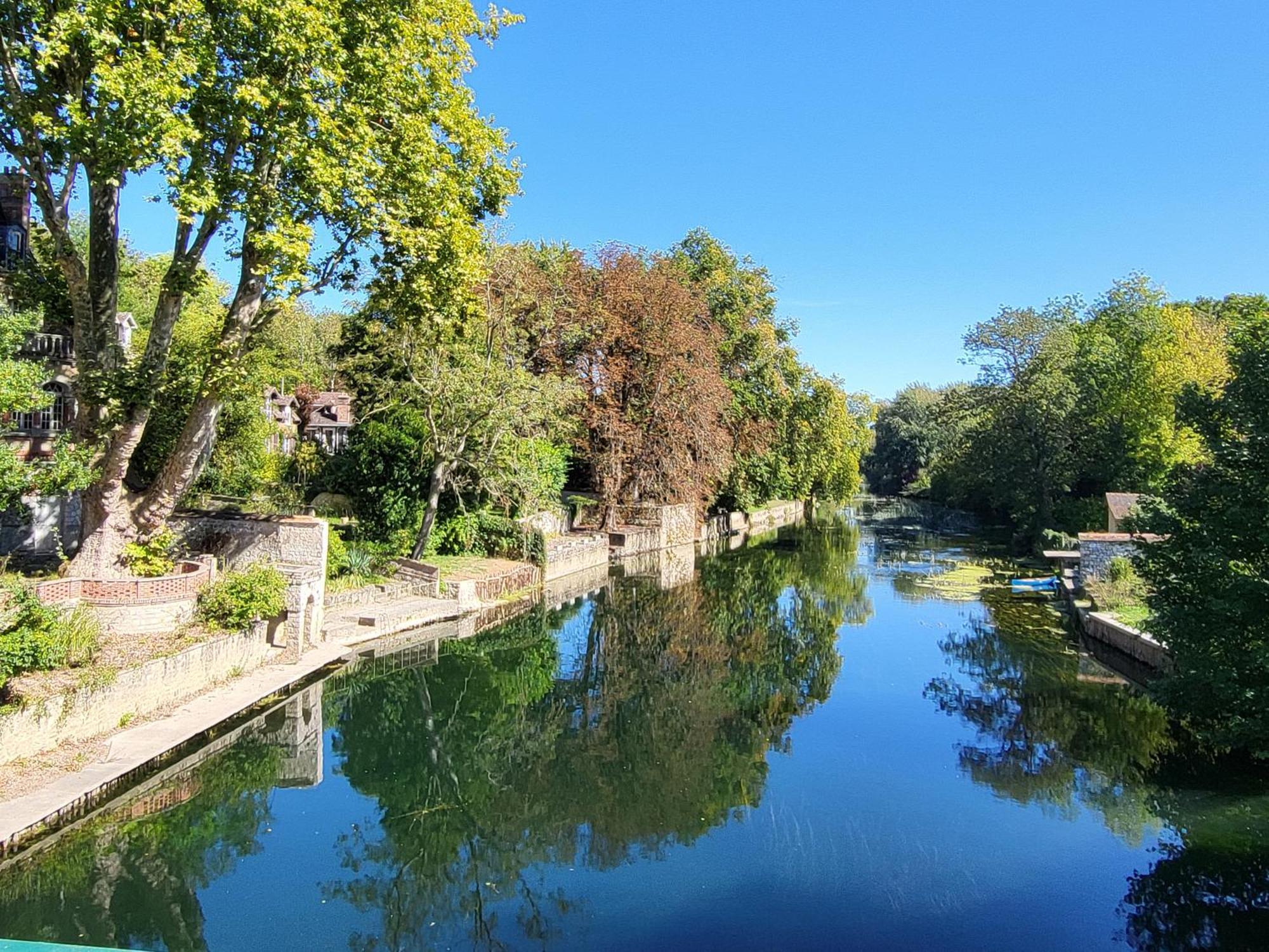 Bed and Breakfast Les Glycines Ury Zewnętrze zdjęcie
