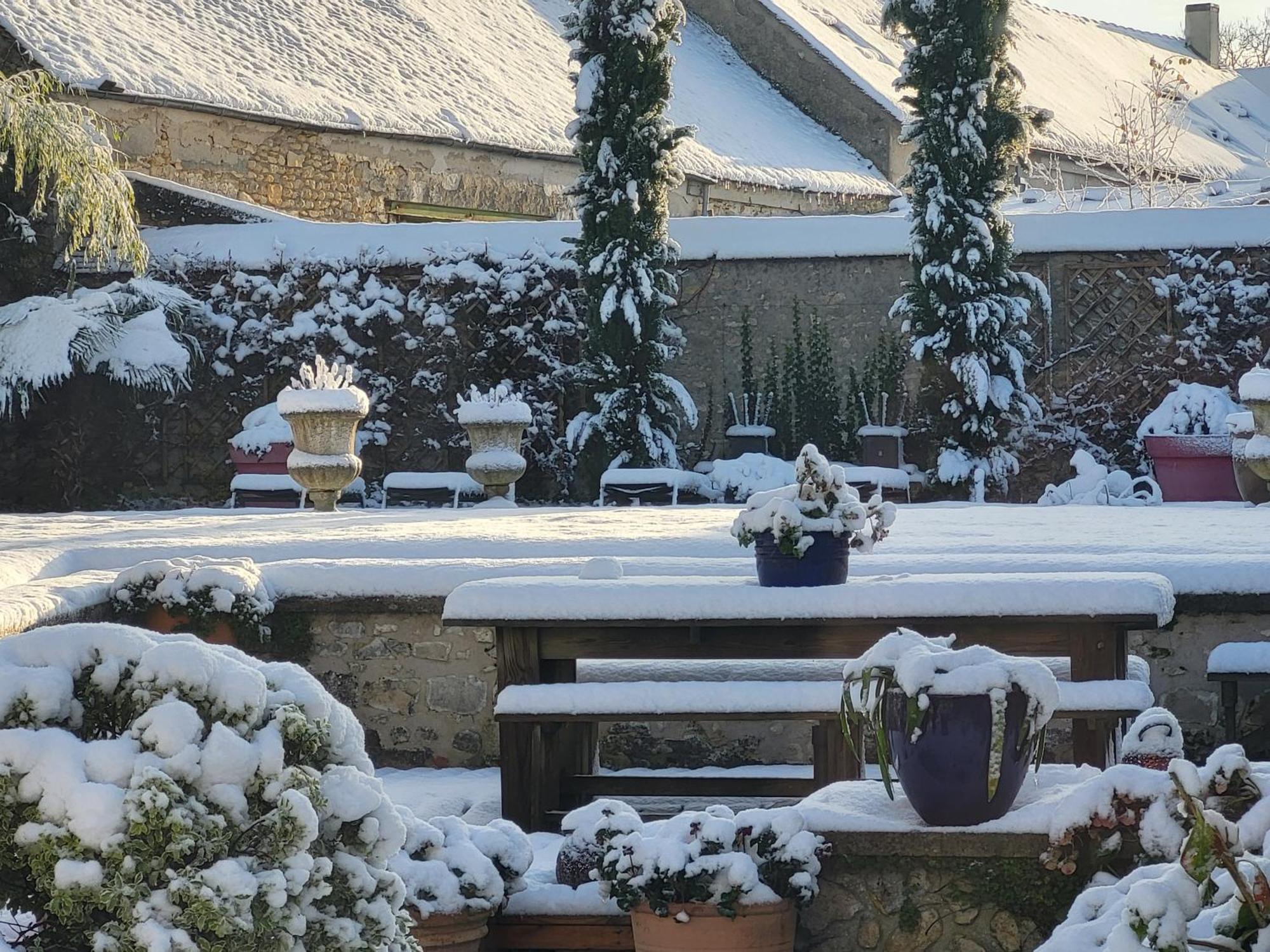 Bed and Breakfast Les Glycines Ury Zewnętrze zdjęcie